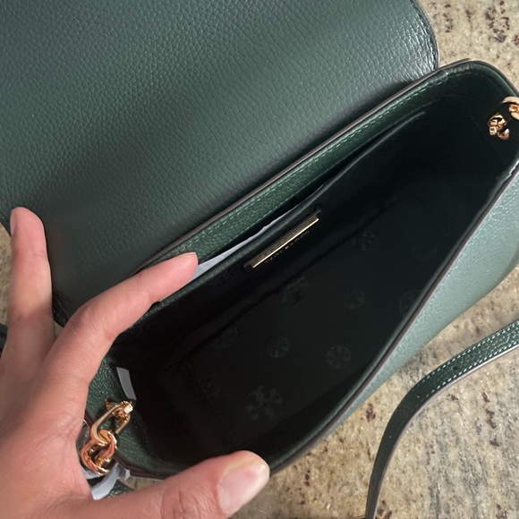 New thia Tory Burch crossbody 🥰 - Picture 4 of 5